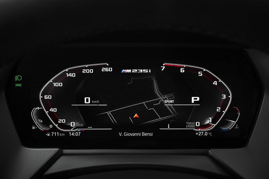 Панель приборов BMW M235i xDrive Gran Coupe (F44) 2020 года  (WW) (фото 33 из 96)